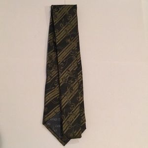Giorgio Armani 100% Silk tie 56”. - 4”